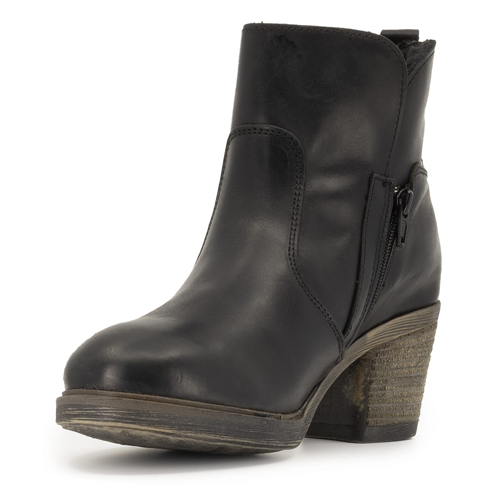 angled view of front of toe of Eastside black boots showing block heel