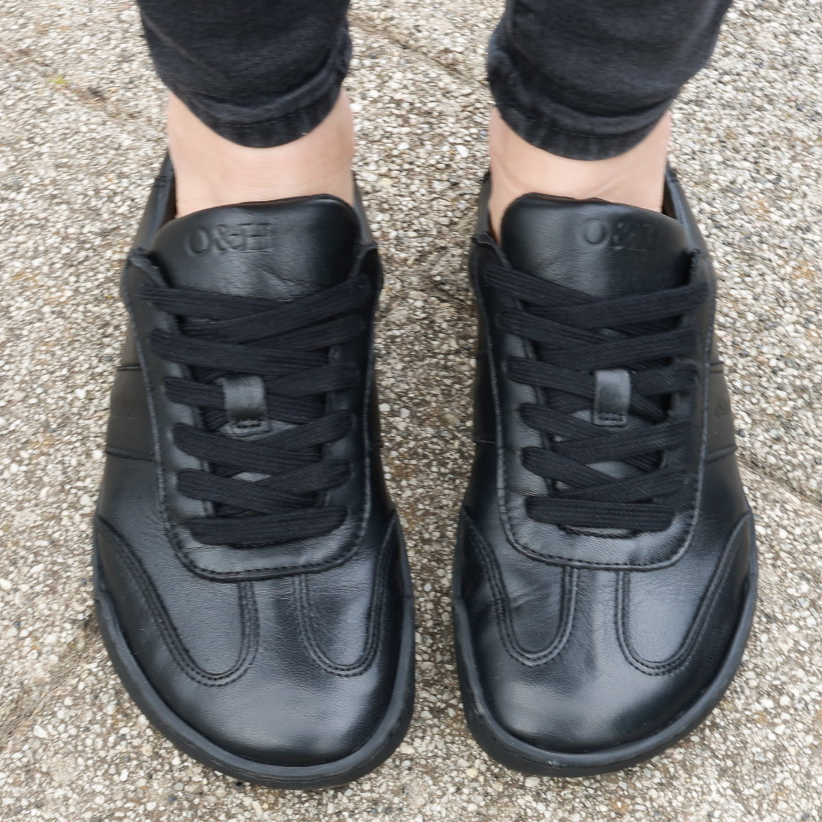 model wearing juniper all black trainers birds eye view showing toe box shape