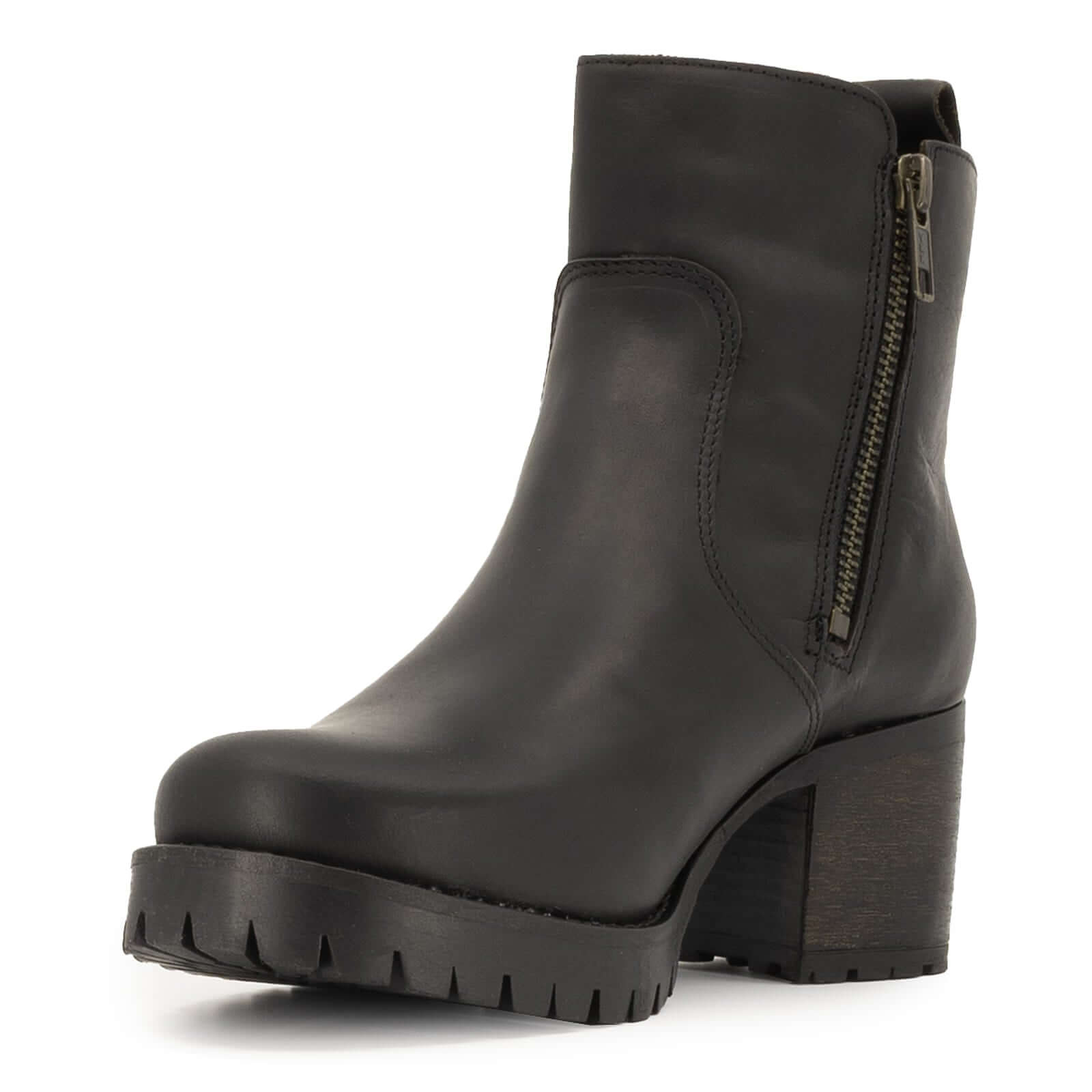 outer side view of black oak & hyde kensington zip boots highlighting smooth leather upper and platform sole