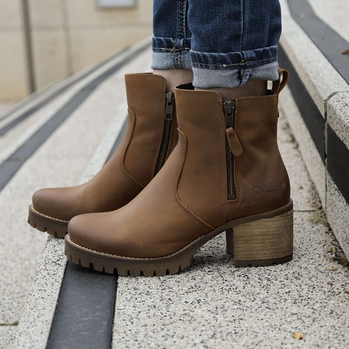 dark brown oak & hyde kensington zip boots worn with rolled jeans on outdoor steps