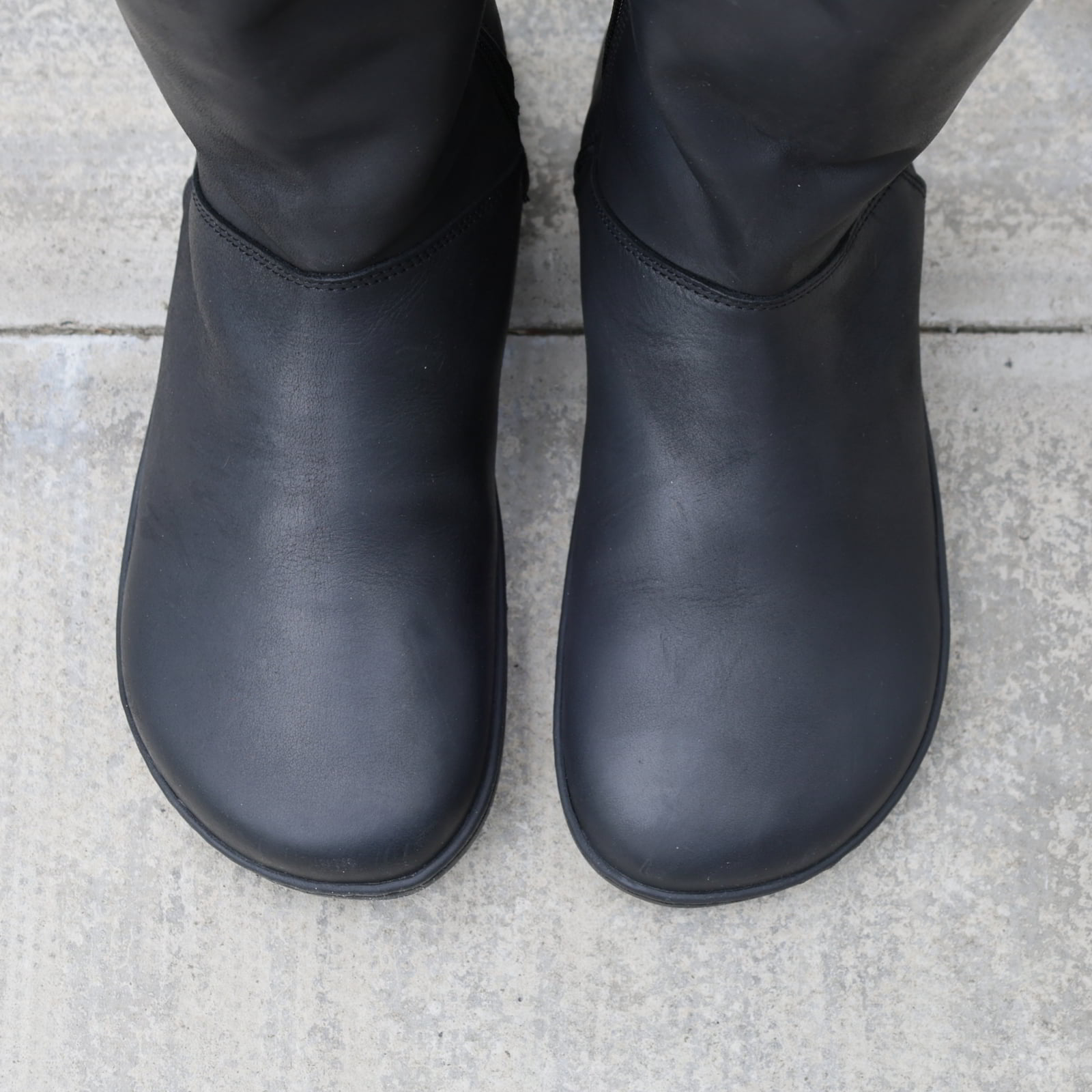 top down view of sycamore 2 black barefoot boots showing toe shape