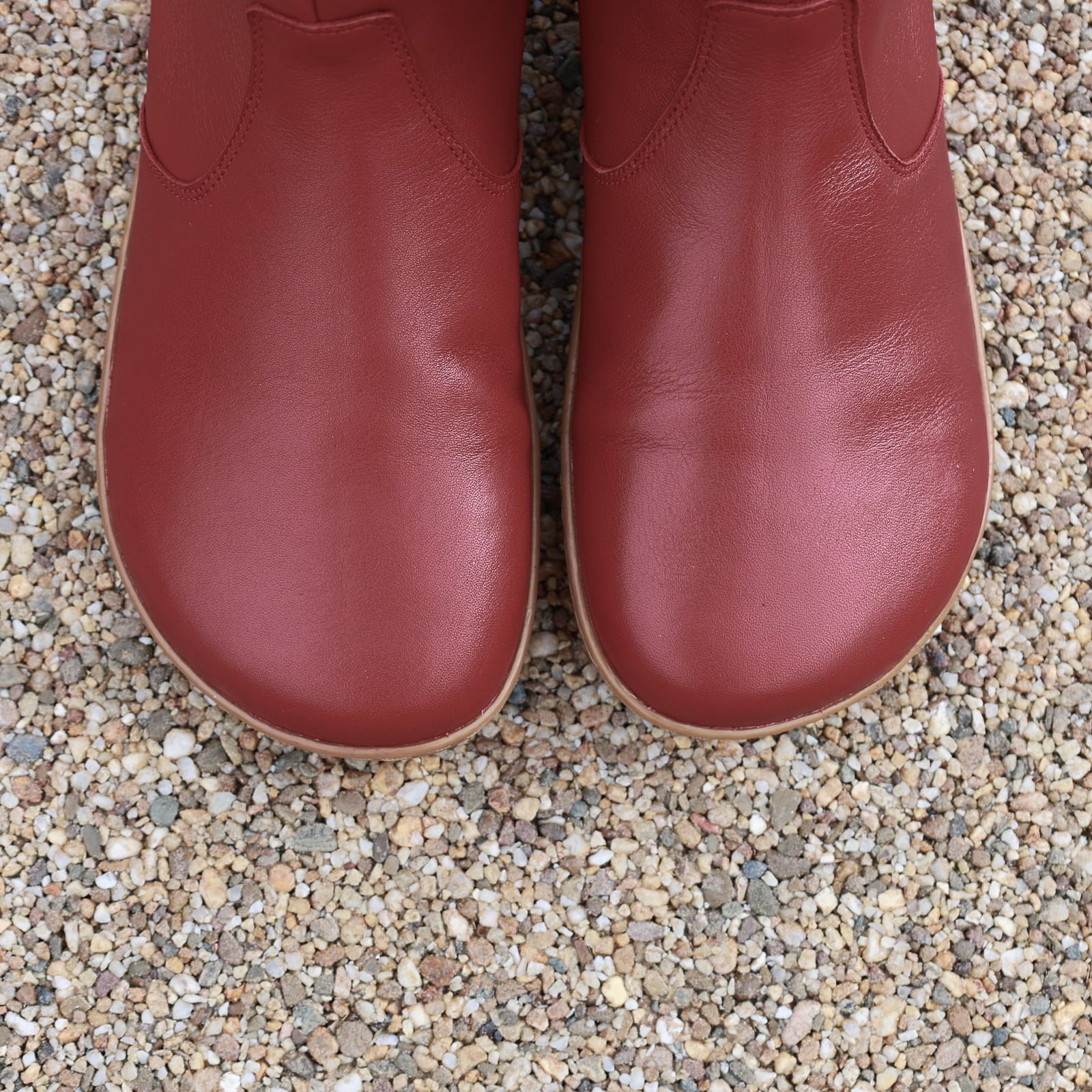 top down view of willow 2 chelsea boots in red showing the toe box shape