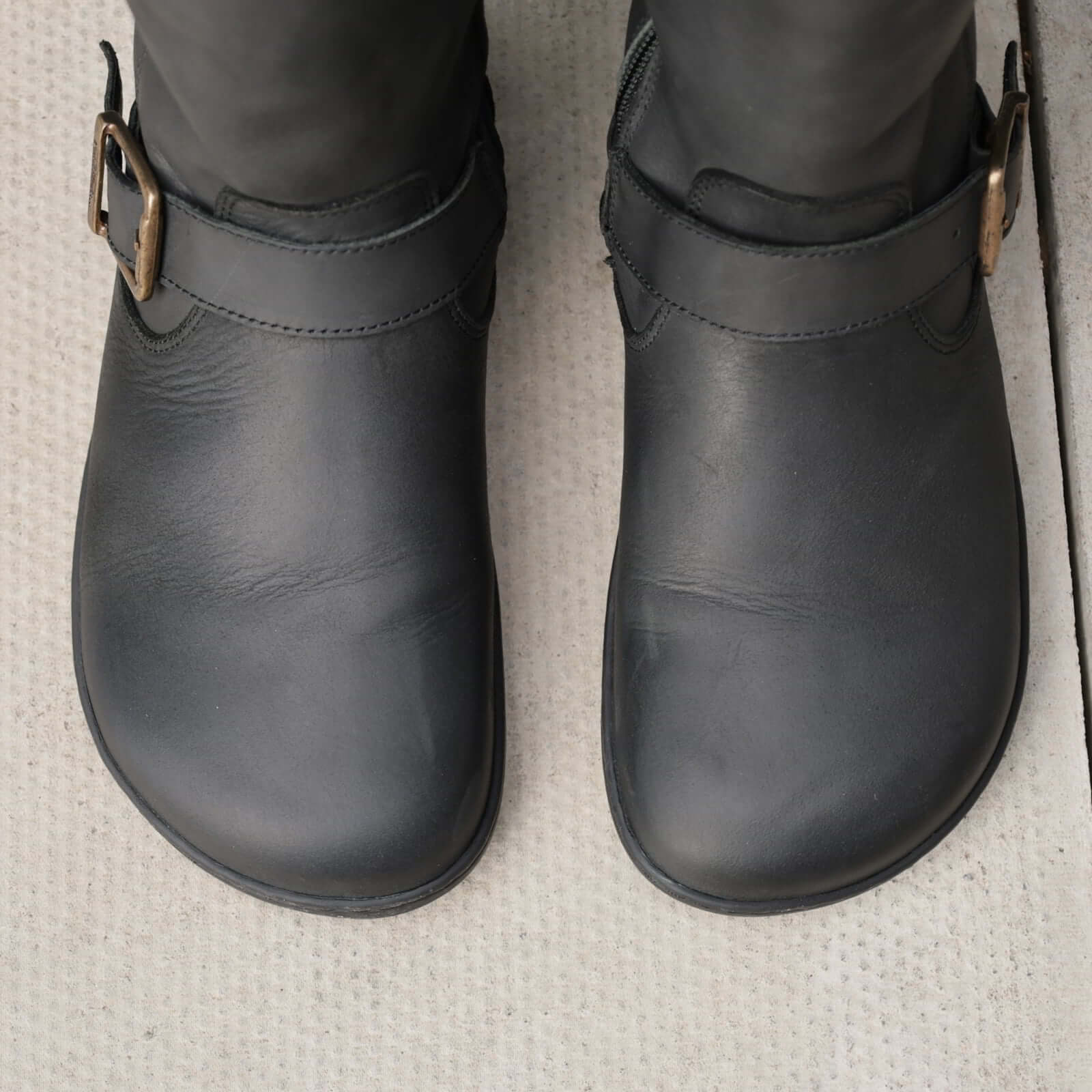 top down view of cedar barefoot boots in black showing the toe shape