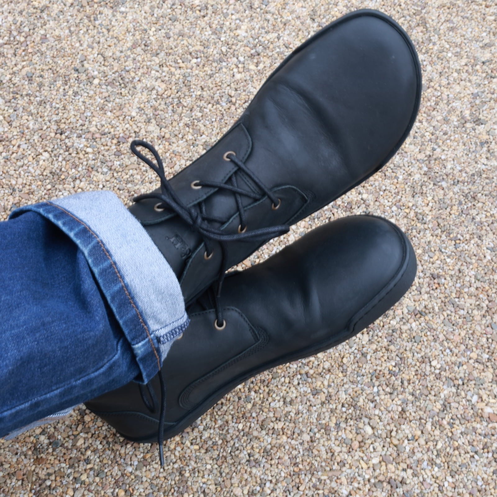 birds eye view of spruce barefoot chukka boots in black showing natural toe shape